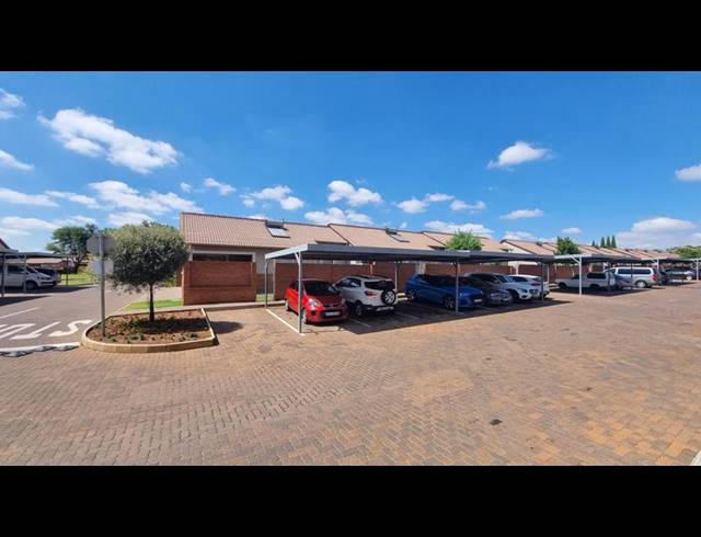 3 BEDROOM TOWNHOUSE FOR SALE IN MONAVONI